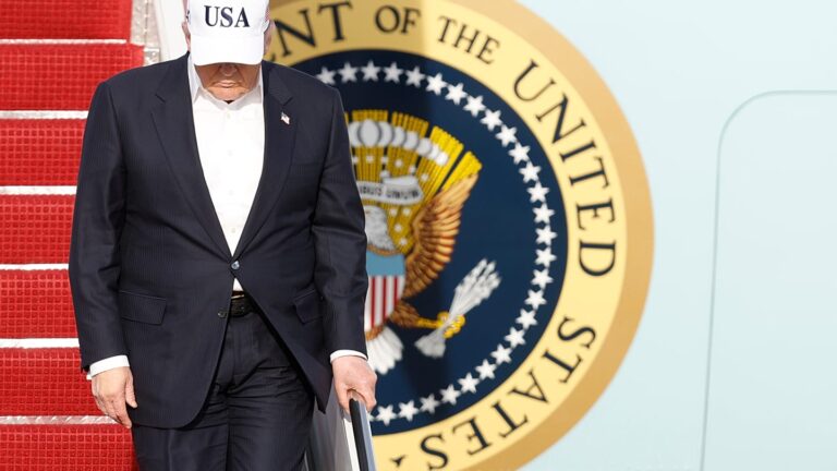 Trump annonce l'annulation d'une frappe imminente contre l'Iran, invoquant des négociations en cours