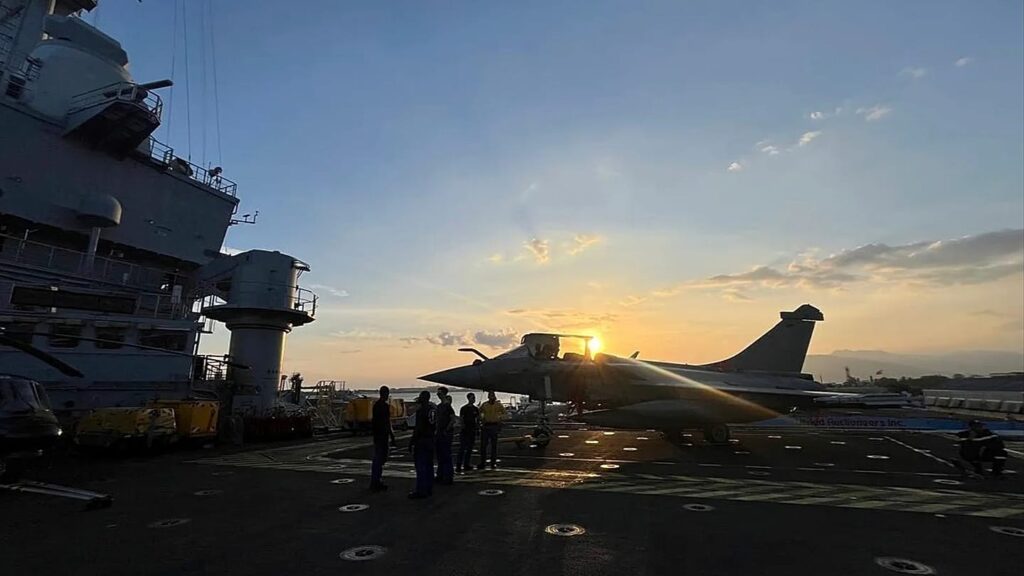 Détroit d'Ormuz : le porte-avions *Charles-de-Gaulle* repositionné en mer Rouge, Paris propose une désescalade ciblée