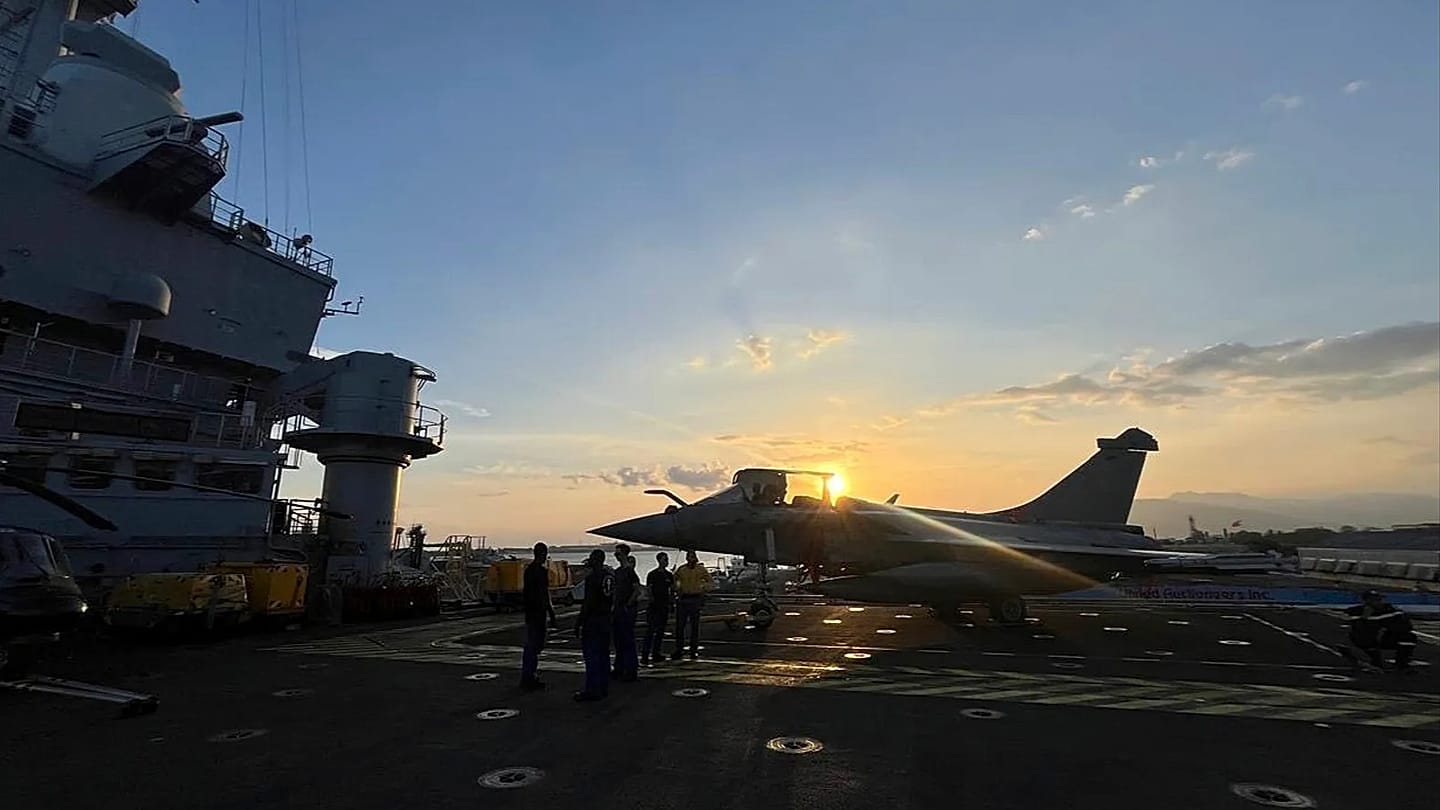 Détroit d'Ormuz : le porte-avions *Charles-de-Gaulle* repositionné en mer Rouge, Paris propose une désescalade ciblée