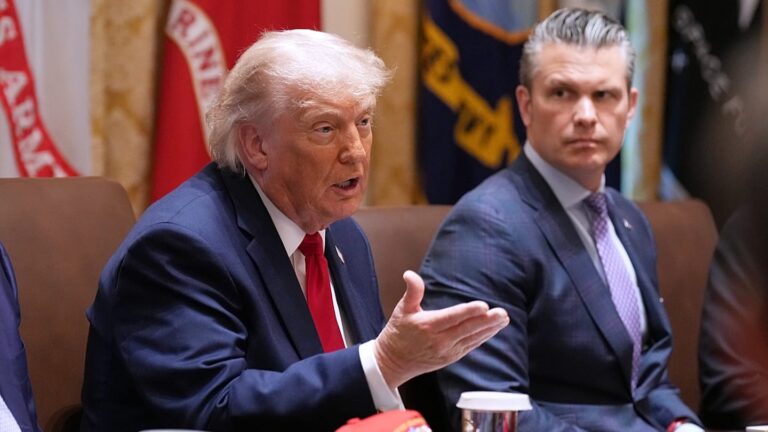Iran-États-Unis : Washington brandit la menace militaire en marge de négociations au point mort