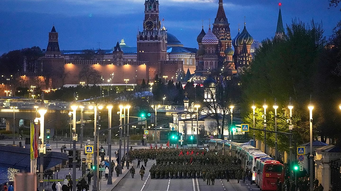 Trêve du 8-9 mai en Ukraine : Moscou menace Kyiv de frappes massives, Zelensky propose un cessez-le-feu dès le 6 mai