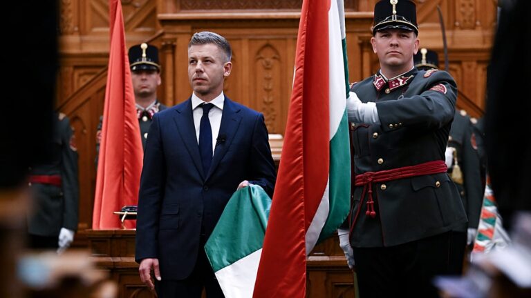 Hongrie : Péter Magyar prête serment comme Premier ministre, mettant fin à seize ans de règne d'Orbán