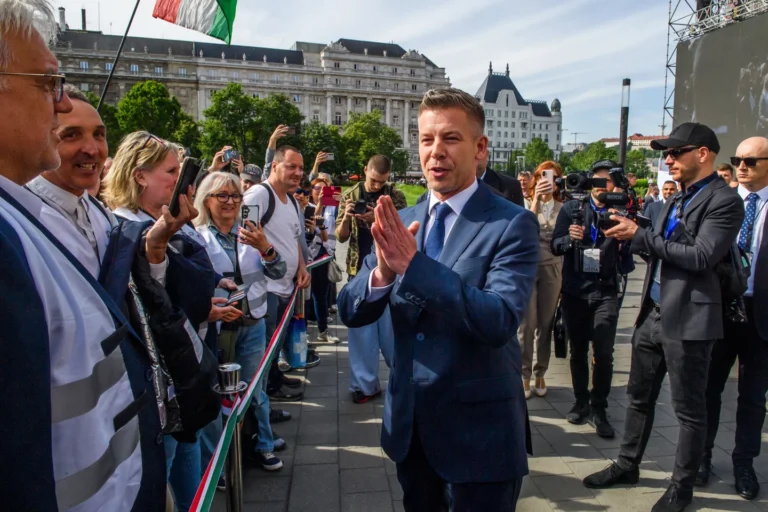 Hongrie : Peter Magyar engage la « désorbanisation » du pays et traque les fidèles de l'ancien régime