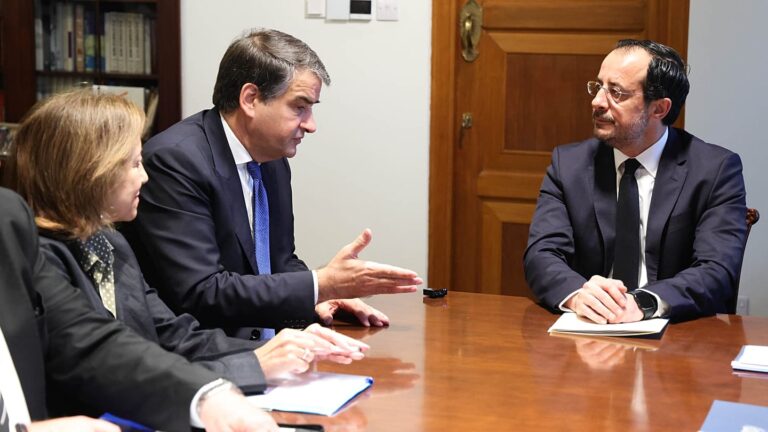 Raffaele Fitto à Chypre : la Commission européenne dévoile sa stratégie pour les 17 millions d'insulaires de l'UE