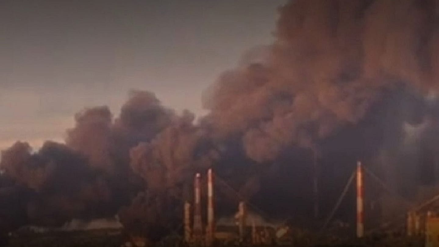 Frappes ukrainiennes sur des infrastructures pétrolières russes et incident à la centrale nucléaire de Zaporijjia