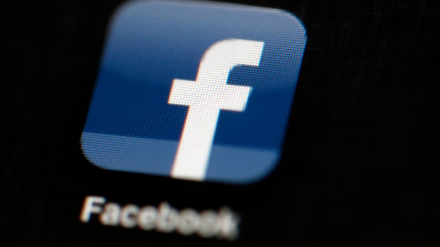 Désinformation sur Facebook : des comptes suspendus continuent de percevoir des revenus publicitaires, selon une étude