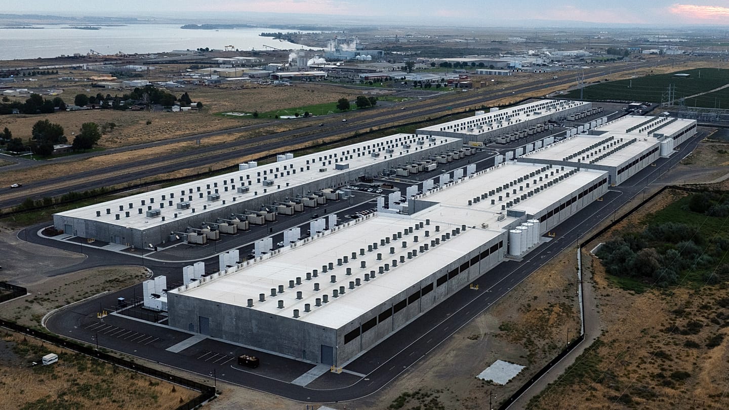 Quarante maires sur quatre continents s'unissent pour encadrer l'expansion des centres de données IA