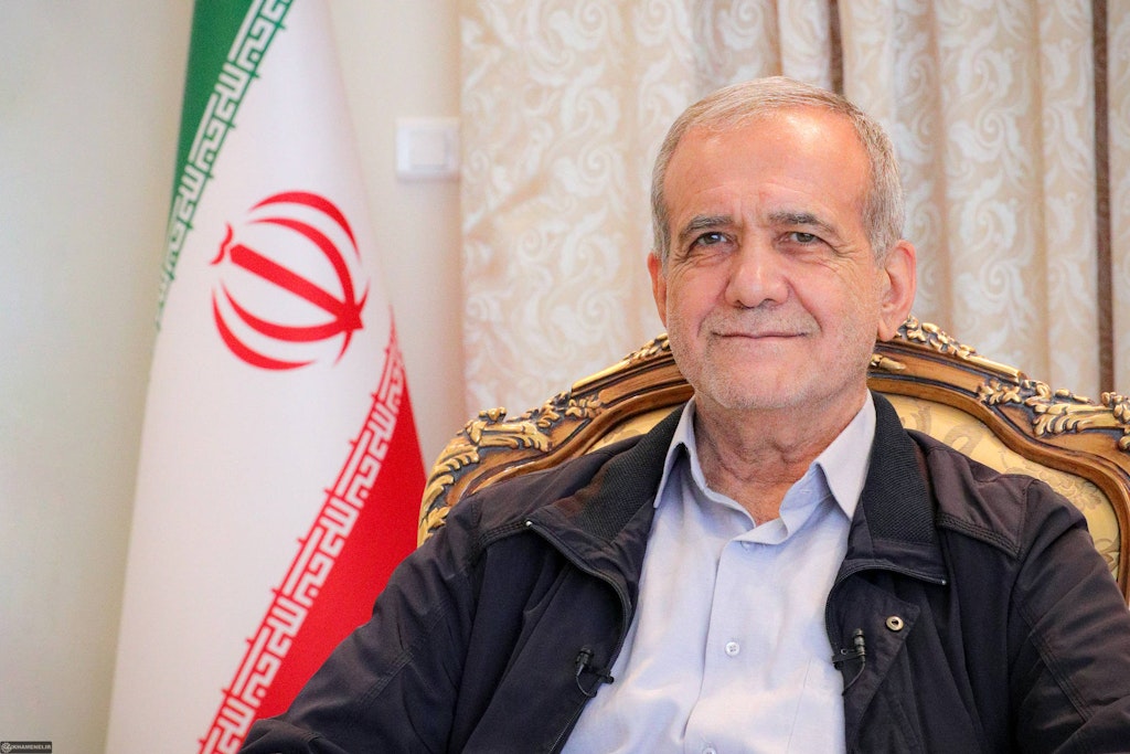 Iran sous pression économique : Pezeshkian évoque une guerre «totale» menée par Washington