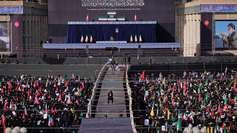 Mort d'Ali Khamenei : l'Iran entame six jours de deuil national sous le signe d'une transition au sommet