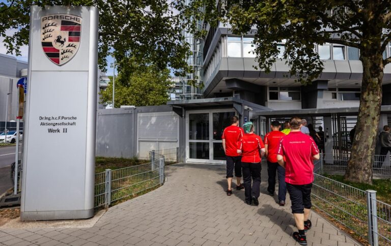 Porsche supprime 5 000 emplois supplémentaires d'ici 2035 : anatomie d'un plan de restructuration industrielle
