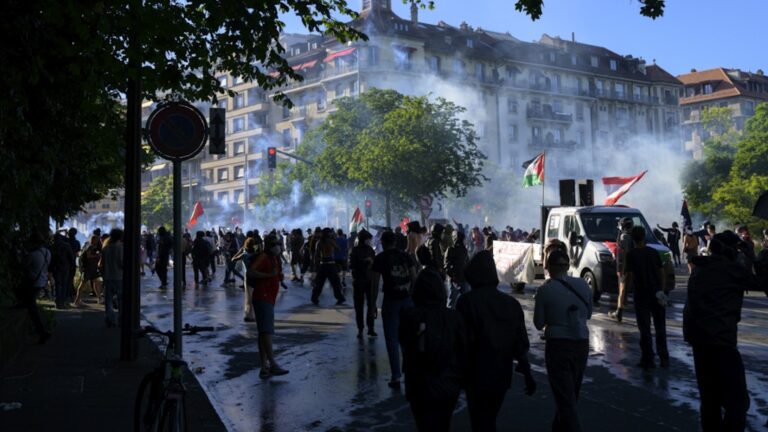 Genève : plus de 3 200 signatures pour interdire les nasses policières après la manifestation anti-G7
