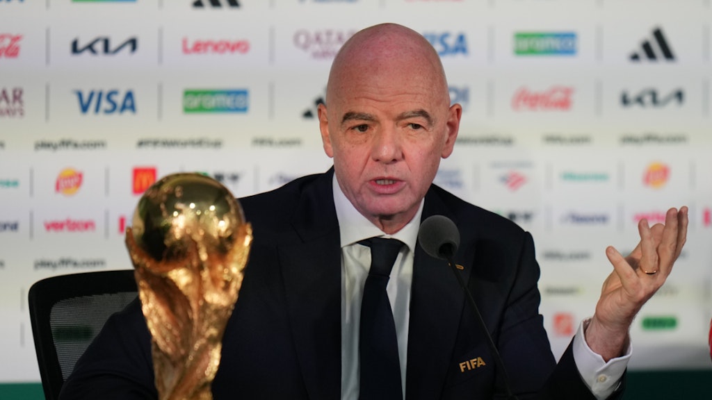 La FIFA envisage d'ouvrir la Coupe du monde à des investisseurs privés : l'UEFA monte au créneau