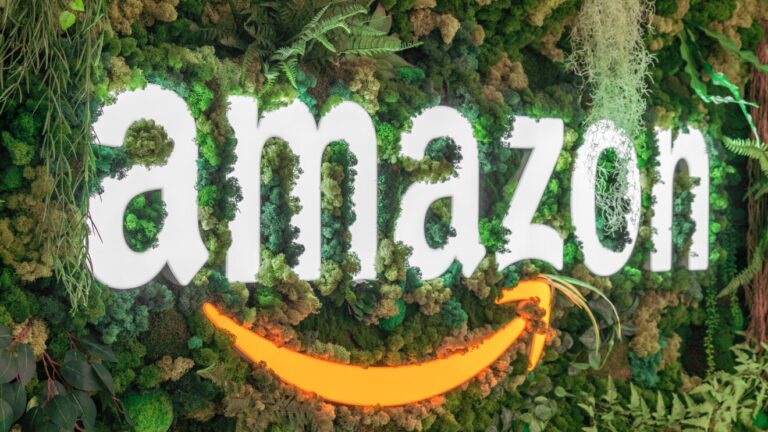 Amazon franchit pour la première fois le cap des 3 000 milliards de dollars de capitalisation boursière