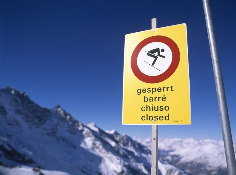 Saas-Fee suspend son domaine skiable d'été : le Valais face à une chaleur persistante sur ses glaciers
