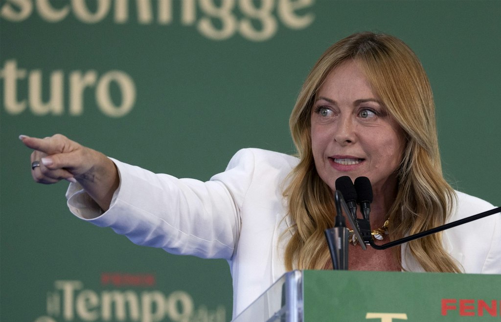 Italie : Meloni annonce l'interdiction du voile intégral à l'école et un encadrement renforcé des élèves étrangers