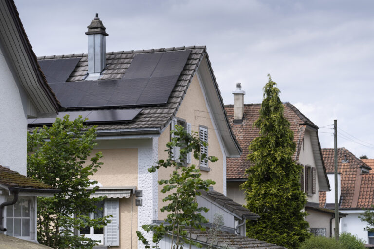 Taux d'intérêt en Suisse : pourquoi la BNS reste à l'écart du resserrement mondial
