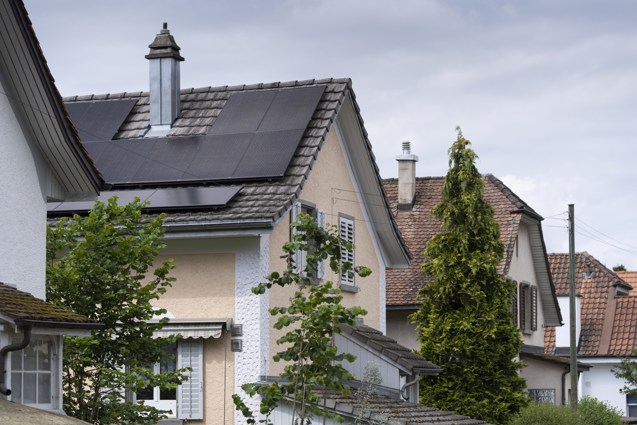 Taux d'intérêt en Suisse : pourquoi la BNS reste à l'écart du resserrement mondial