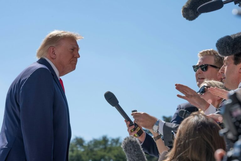 Tensions Iran–États-Unis : Trump brandit la menace militaire après l'attaque contre un pilote de Flydubai